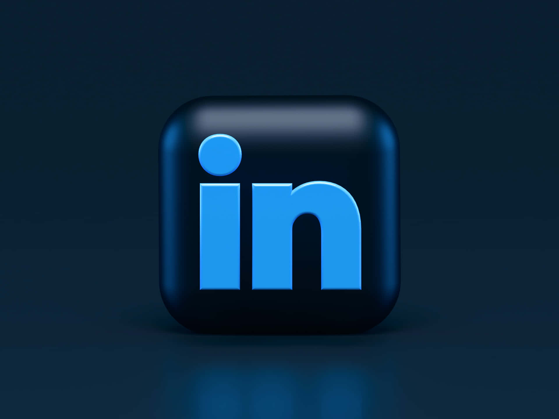 亮面 LinkedIn 應用程式圖標，深色背景上有藍色字母。