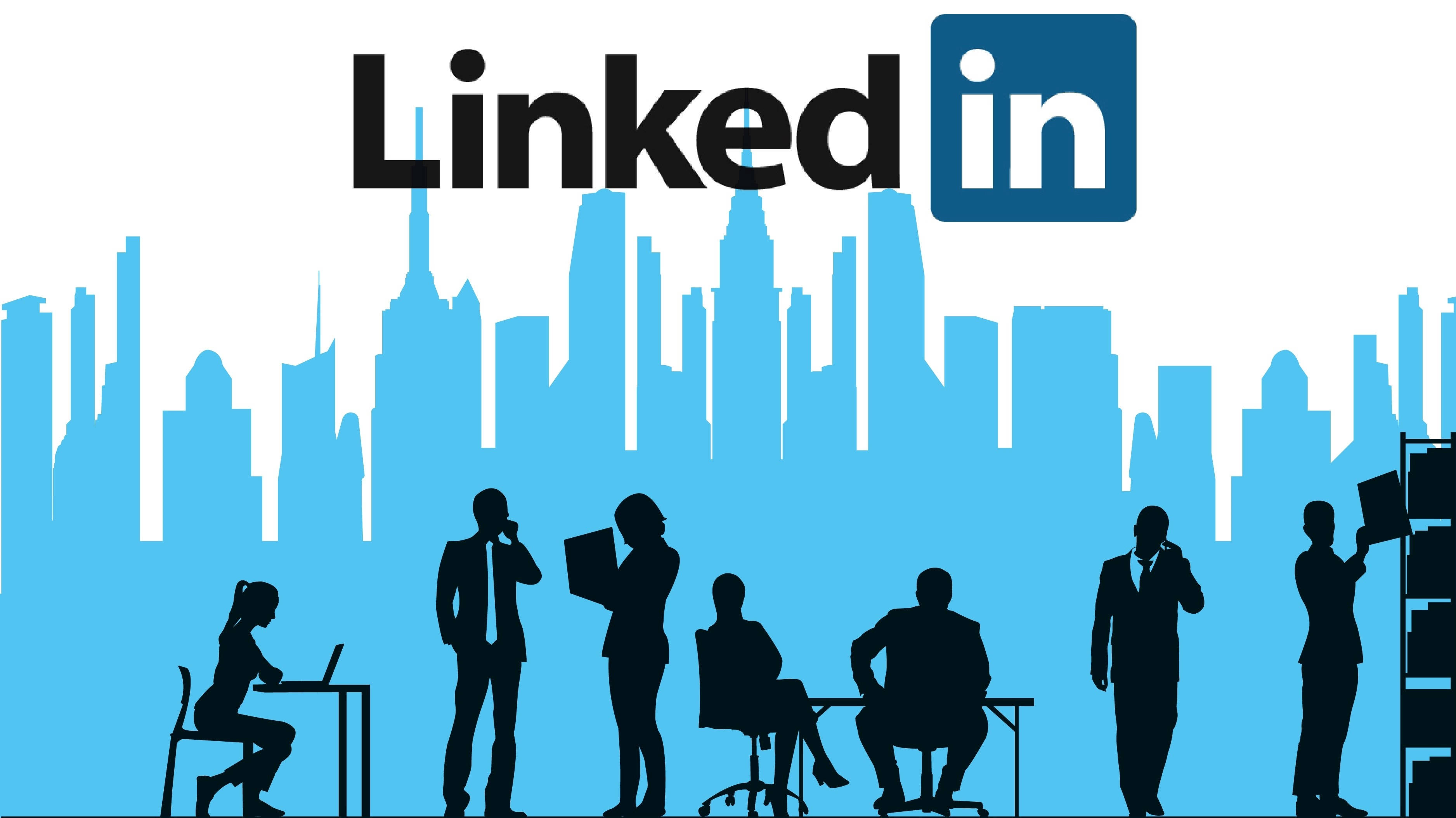 LinkedIn 職場藝術 壁紙 — 專業人士在LinkedIn標誌下，以藍色城市天際線為背景，以剪影形式工作和建立人脈。