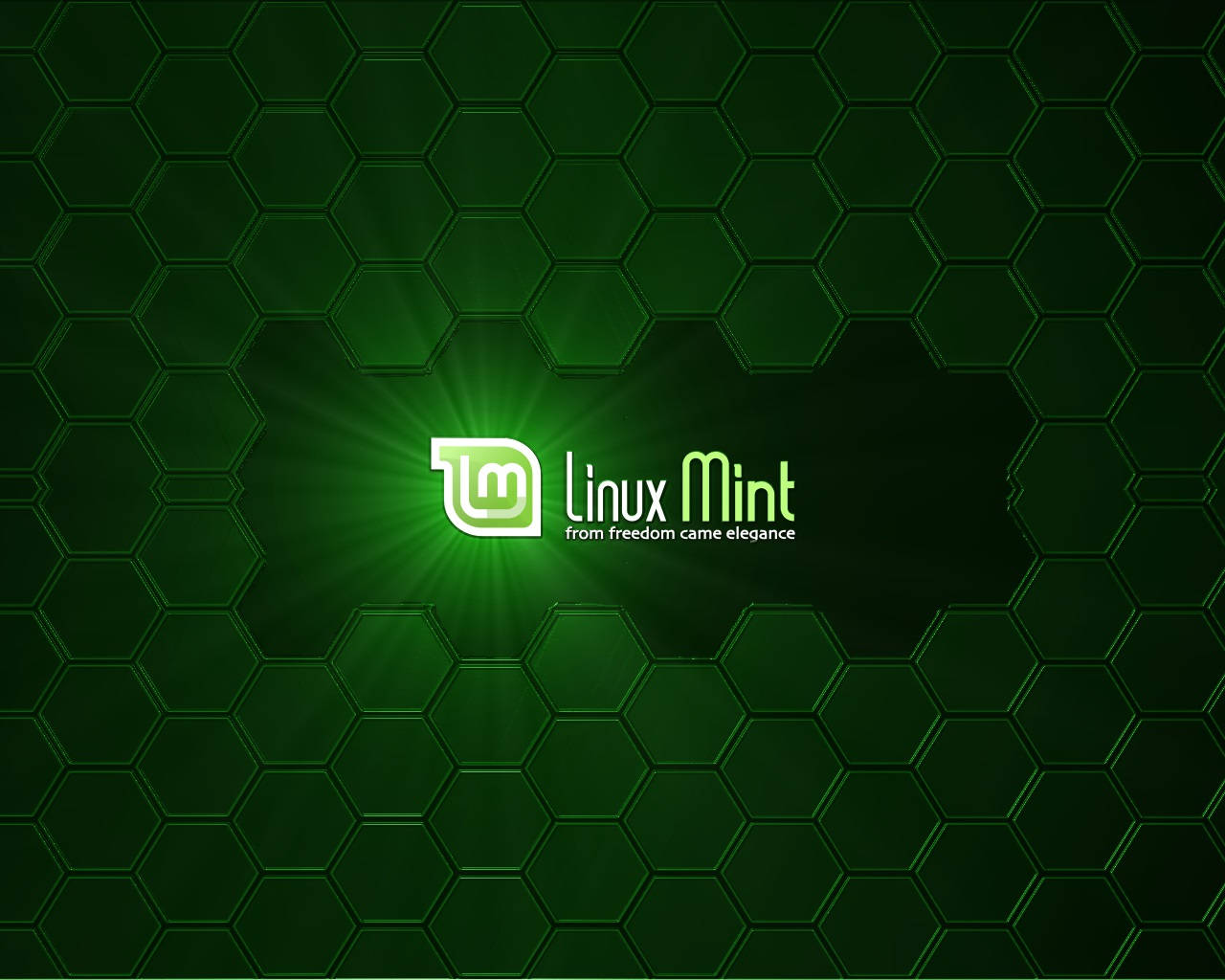 Linux Mint 操作系統標誌與綠色六邊形網格 壁紙 — Linux Mint 標誌在深綠色六角形圖案背景上發出耀眼的綠色光芒。