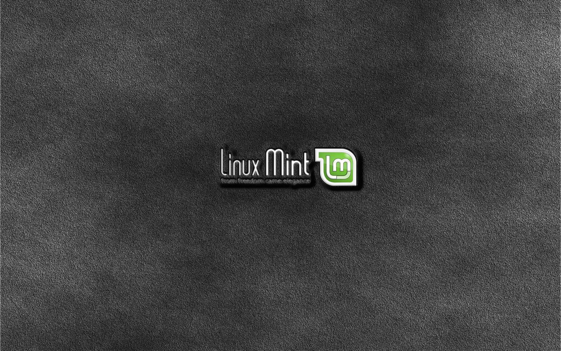 Linux Mint 操作系統標誌於斑駁黑白背景 壁紙 — Linux Mint 標誌居中於深色紋理灰色背景上，帶有柔和燈光。