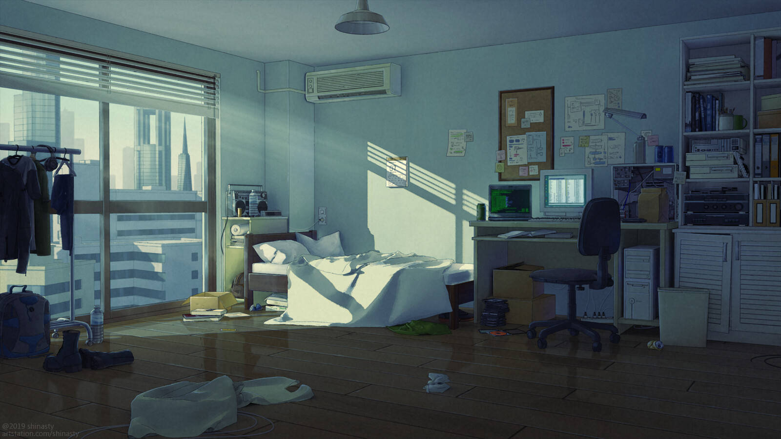 Lo-Fi 風格動漫臥室 壁紙 — 陽光穿過百葉窗照射進一間雜亂的城市公寓，內有床、書桌和城市景觀。