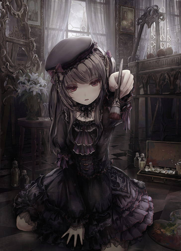 日系美學 lolita 風 emo 女孩 壁紙 — 一位身穿深紫色連衣裙的哥德式動漫女孩跪在復古房間裡，手持畫筆。