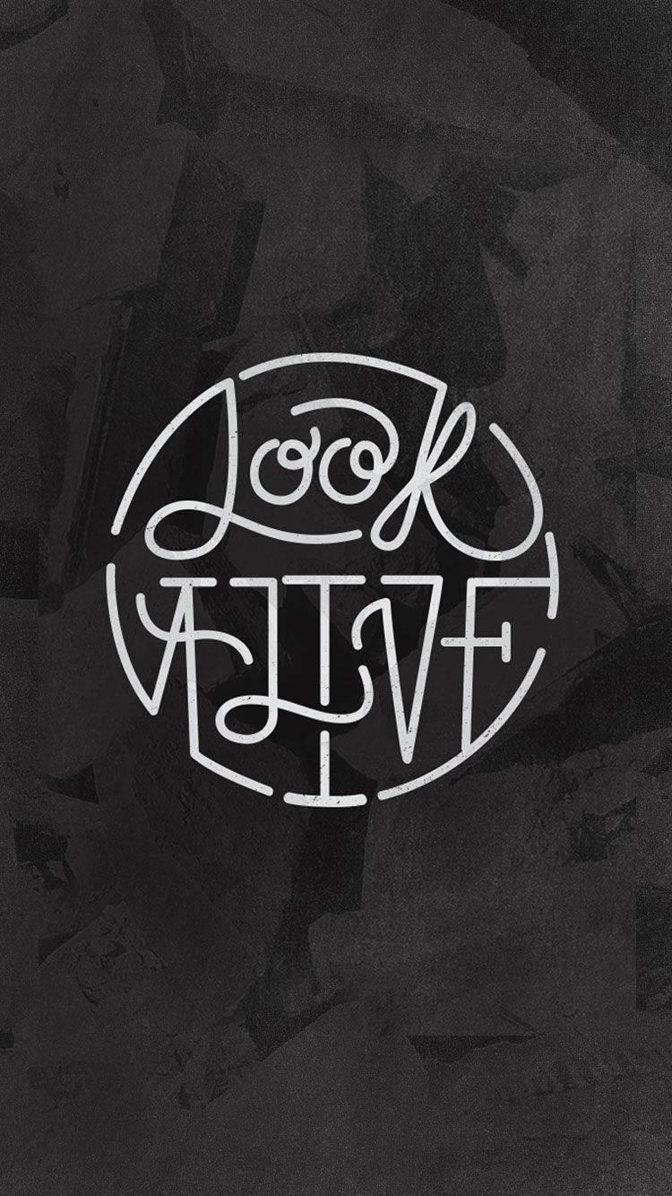 冷色深邃風格「Look Alive」標誌 壁紙 — 一款極簡主義單色牆紙，在紋理深灰色背景上的圓形框架內，以優雅的白色手寫體呈現「Look Alive」字樣。