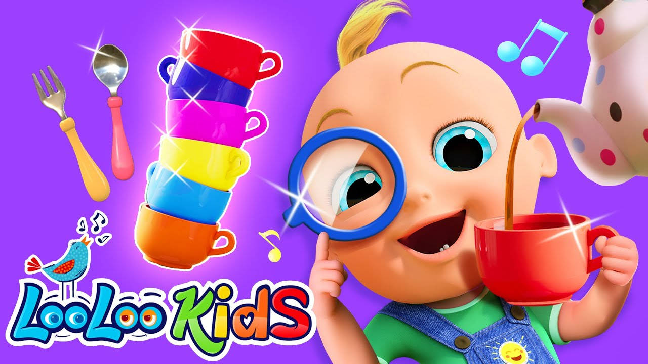 Looloo Kids約翰尼茶點時光 壁紙 — 一個開心的卡通嬰兒拿著放大鏡，窺視一個紅色杯子，色彩繽紛的疊疊杯和用具在充滿活力的紫色背景上漂浮。