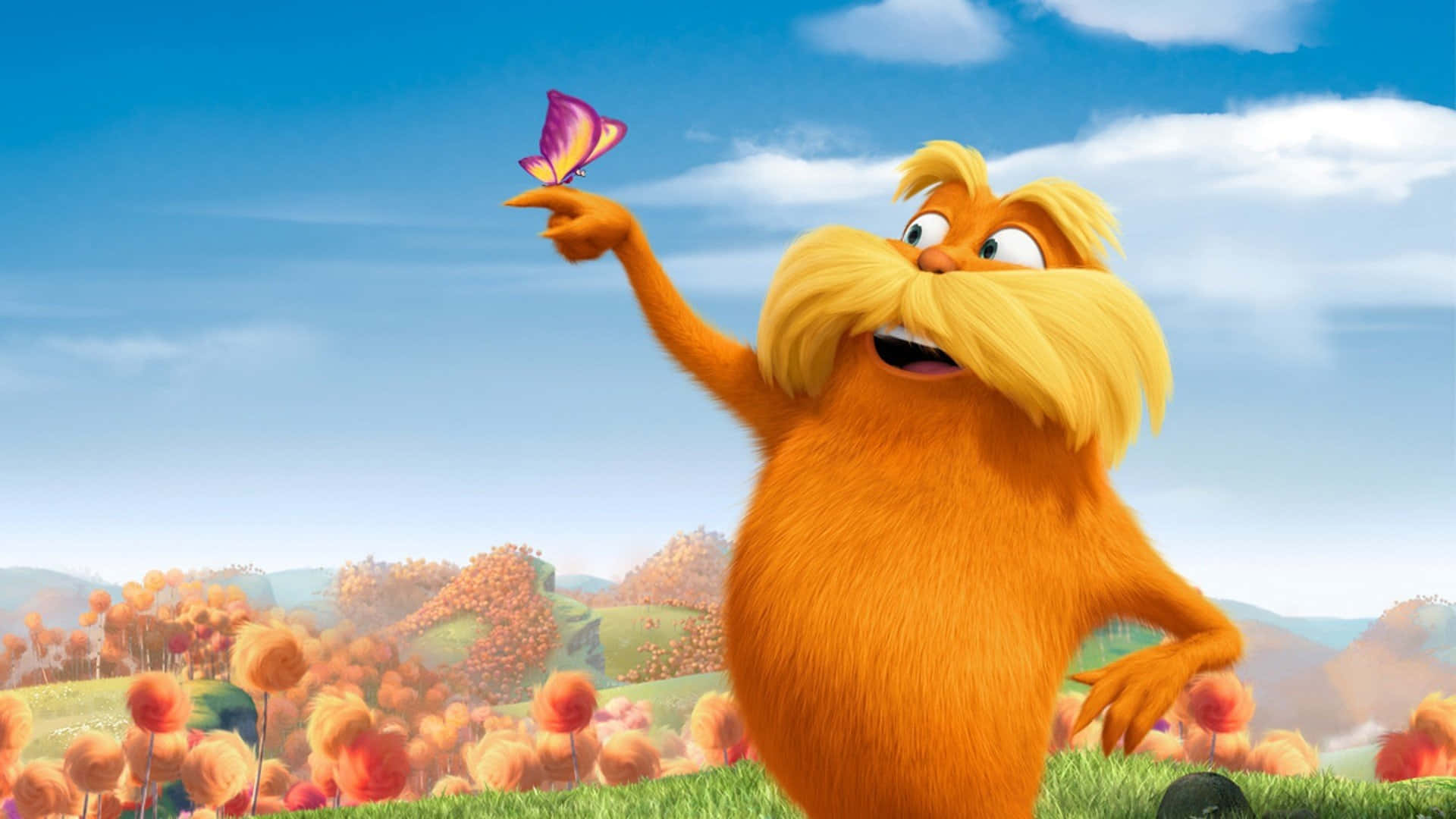 Lorax 在一個充滿活力的戶外場景中，輕輕地捧著一隻蝴蝶，背景有橙色樹木和藍天。 — 唯美蝴蝶動圖 壁紙
