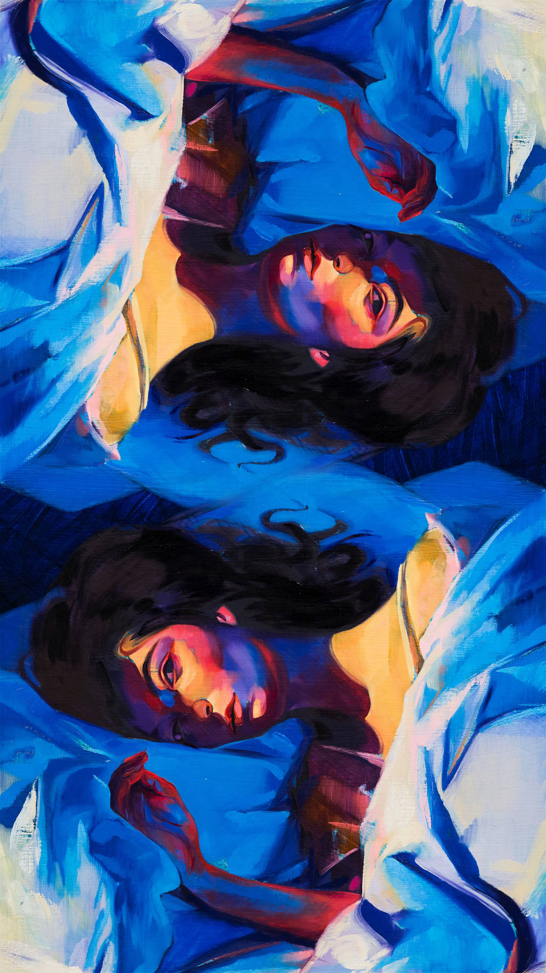 兩個女人在藍色床單下睡覺，溫暖的膚色在繪畫風格肖像中閃耀。