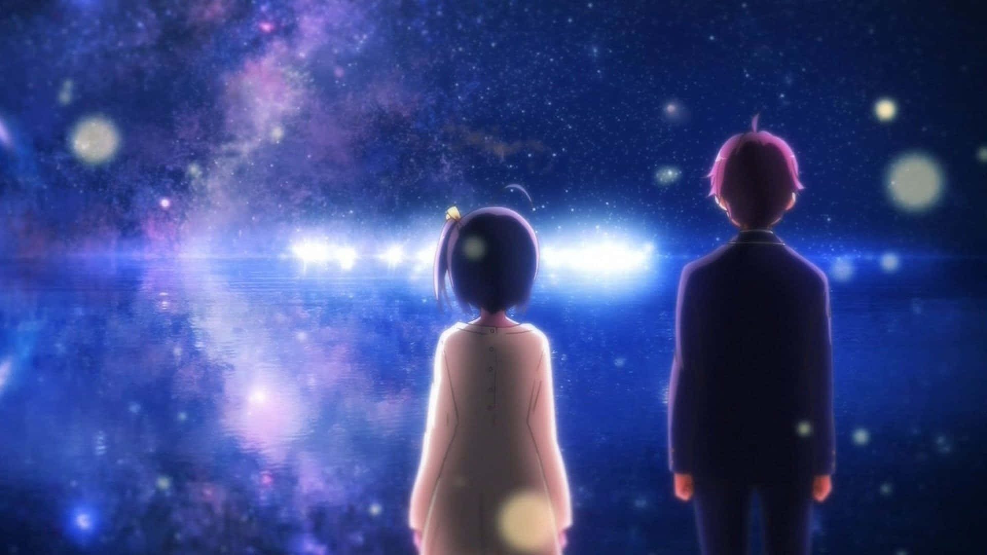 Love, Chunibyo & Other Delusions 星空場景 壁紙 — 兩個動漫角色背對背站立，凝視著星空下水中反射的發光宇宙星雲。
