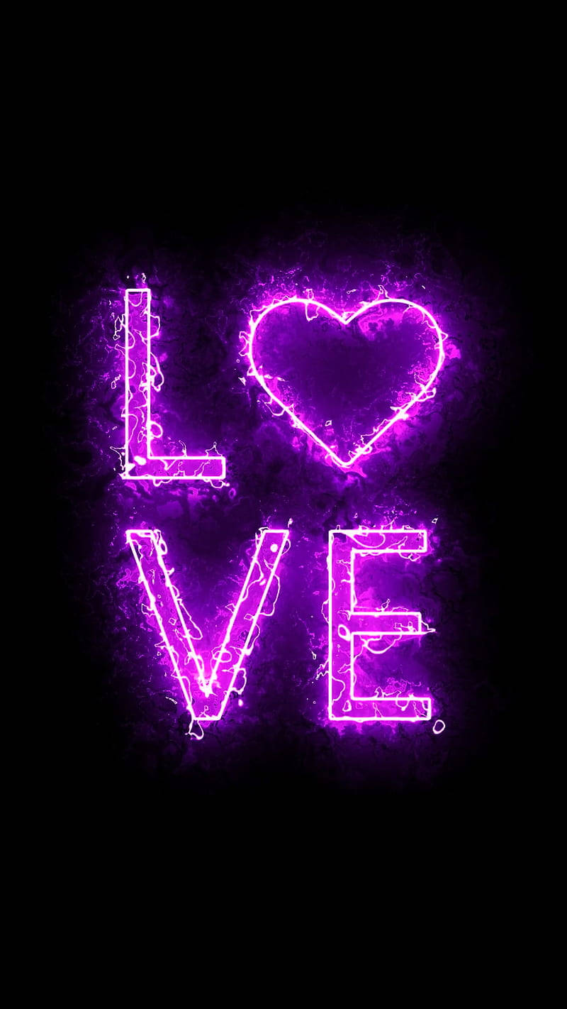 紫色霓虹LOVE標誌，帶有心形符號，在黑暗背景中發光。