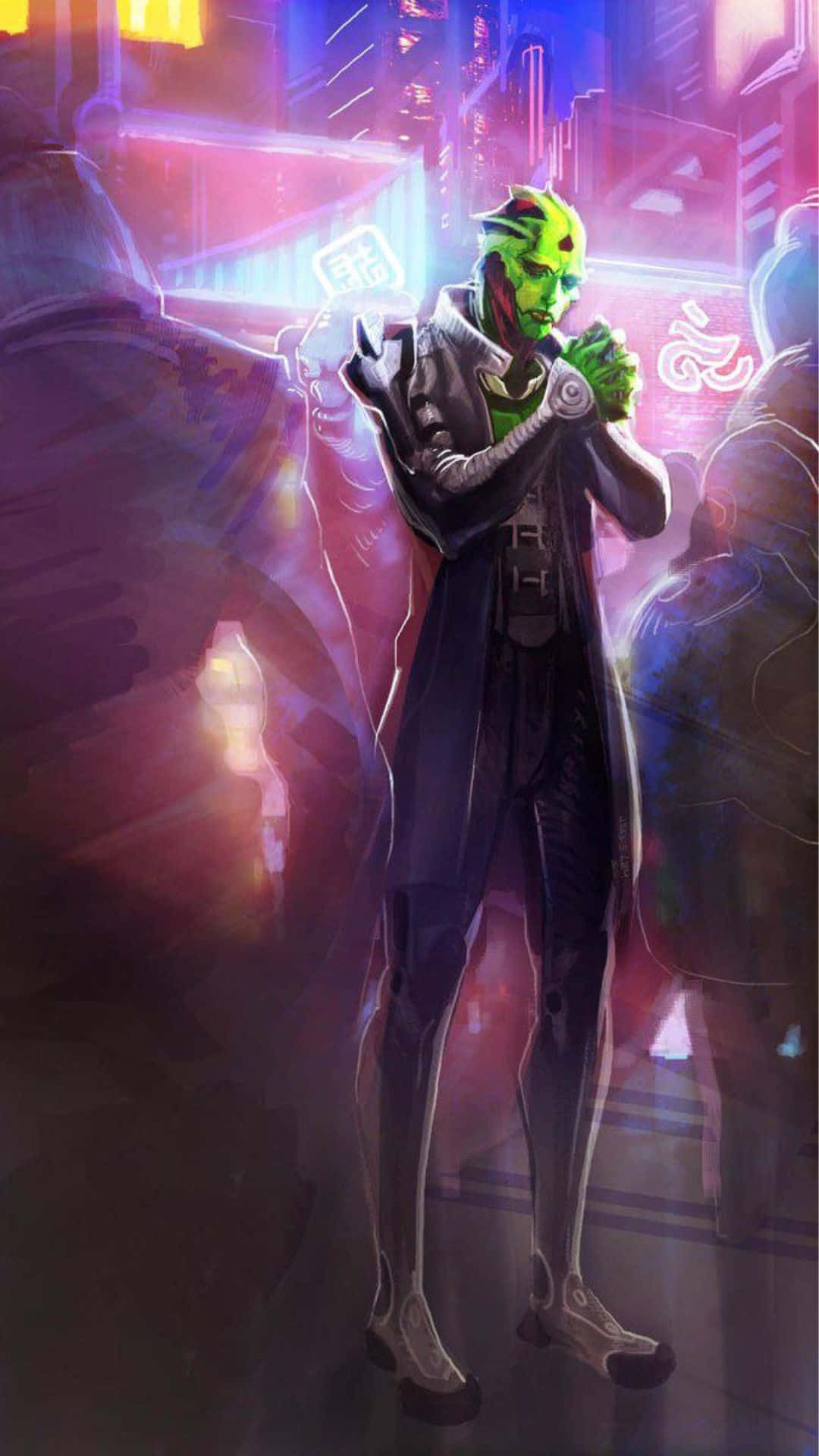 Thane Krios 桌布 壁紙 — 一個綠色皮膚的外星人穿著時尚外套，在夜晚充滿霓虹燈的賽博龐克城市景觀中自信地站立。