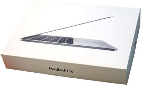 全新 Mac Book Pro 電腦盒裝 壁紙 — 一部時尚的銀色 MacBook Pro 筆記型電腦放在其簡約的白色零售盒上，帶有乾淨的產品品牌標識。