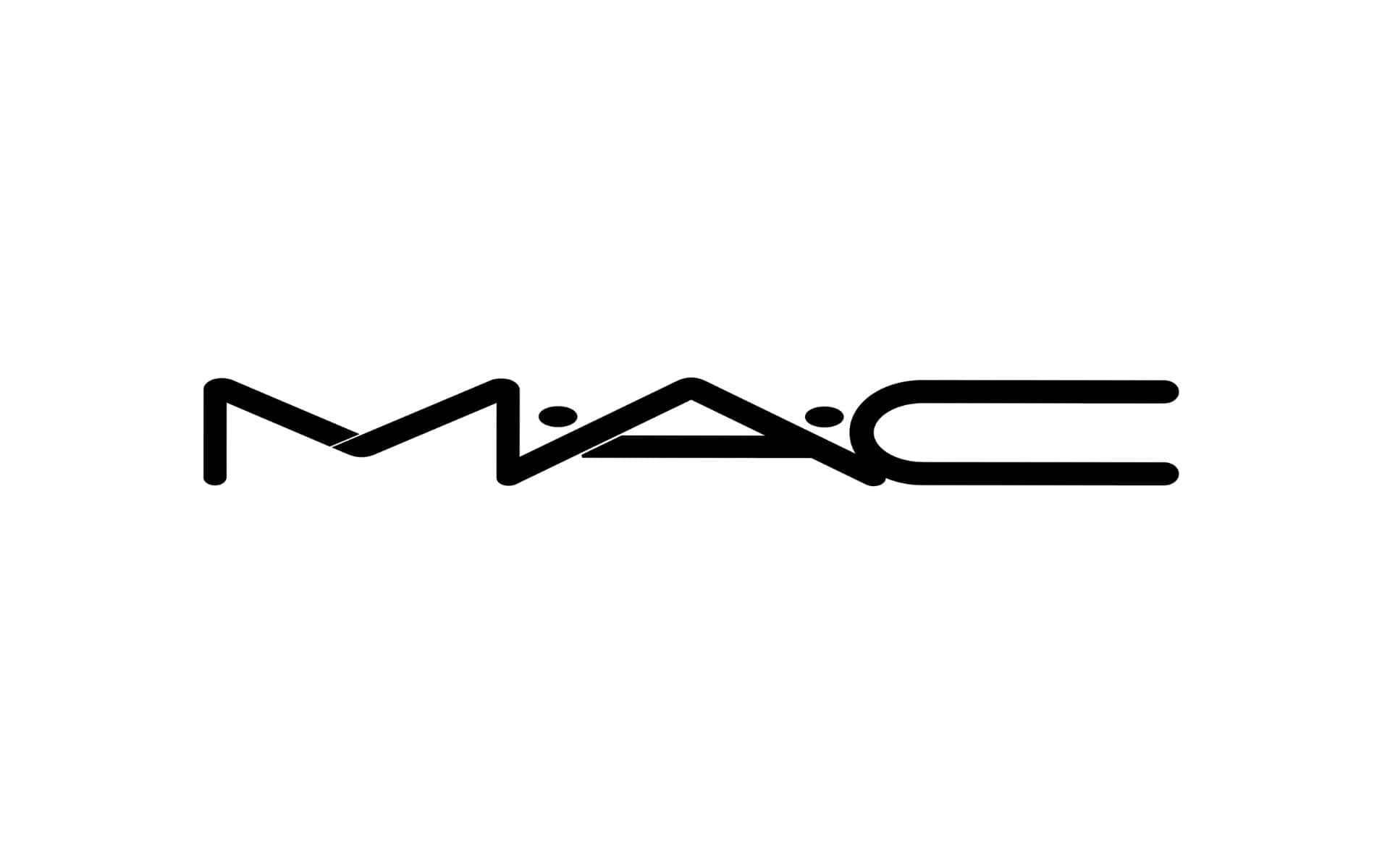 探索並提升你的美麗，盡在 MAC Cosmetics！ 壁紙 — 大膽的黑色MAC標誌居中於純白背景，線條簡潔極簡。