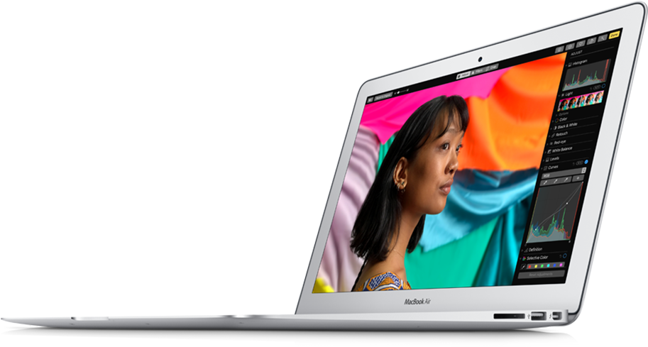 MacBook Air側視圖顯示圖形 壁紙 — 一部銀色 MacBook Air 顯示一個充滿活力的照片編輯介面，畫面中有一位女士的肖像，背景是色彩繽紛的布料。