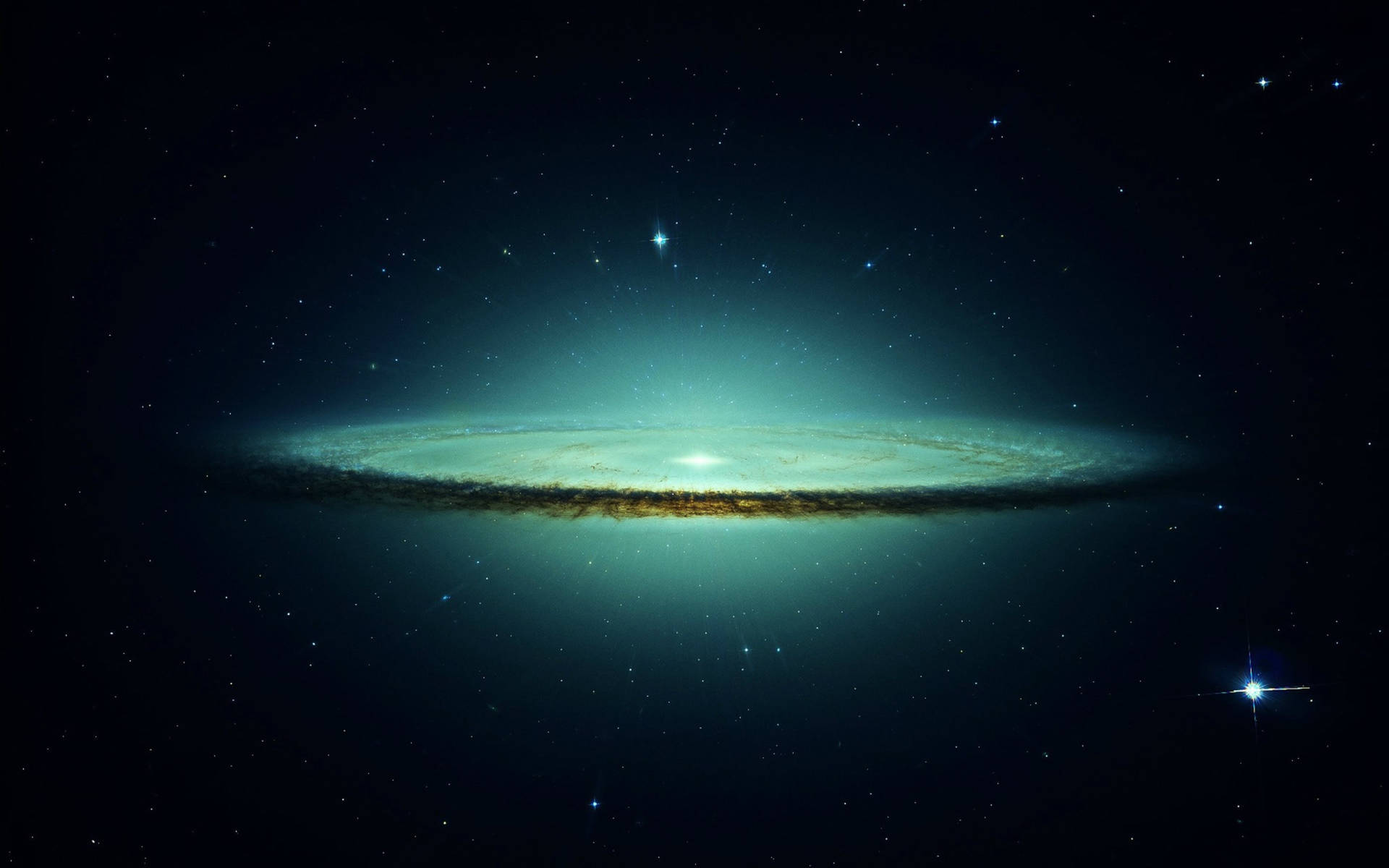 一個發光的螺旋星系，帶有青綠色和金色色調，被遙遠的恆星環繞。