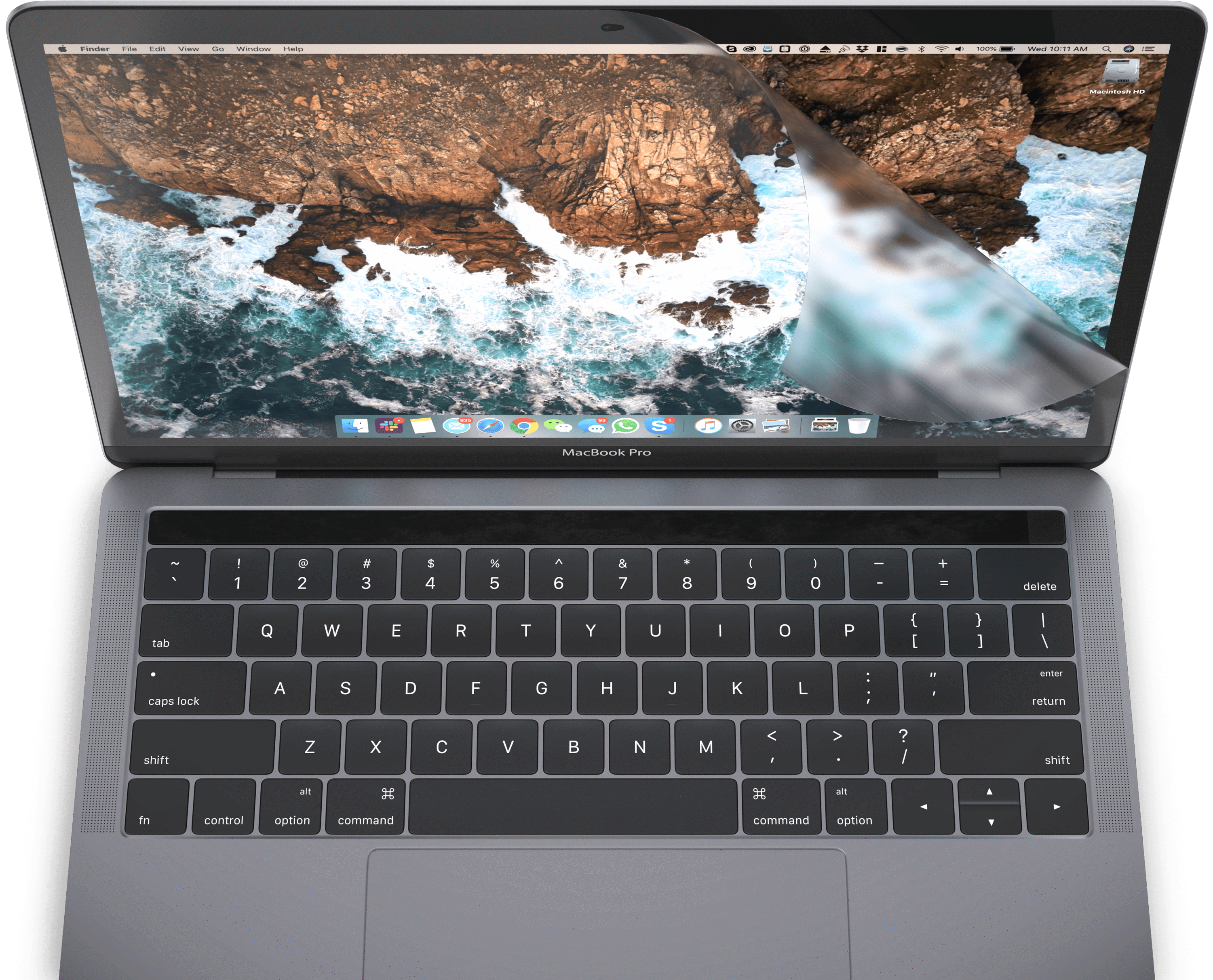MacBook Pro 桌面開啟 壁紙 — 一部 MacBook Pro 手提電腦，配有堅固的海岸壁紙，顯示海浪拍打岩石懸崖。