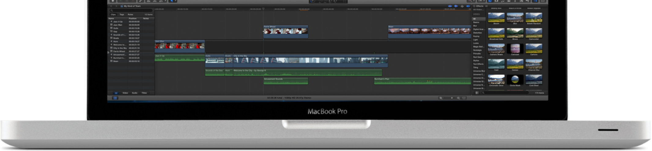 MacBook Pro影片編輯設定 壁紙 — 一部 MacBook Pro 顯示了帶有多個時間軸和媒體縮圖的影片編輯軟體介面。