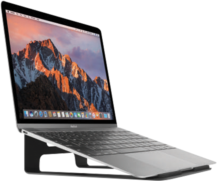 MacBook置於支架上 壁紙 — 銀色手提電腦傾斜放在支架上，顯示橙色山峰和紫色天空的山景日落桌布。