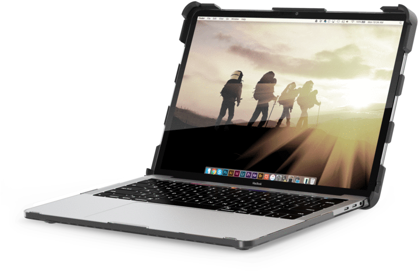 MacBook 風景冒險壁紙 壁紙 — 一部銀色手提電腦配備堅固外殼，顯示夕陽桌布，四個遠足者的剪影映襯著發光的地平線。