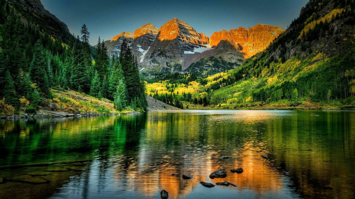 Maroon Bells 湖的壯麗景色 壁紙