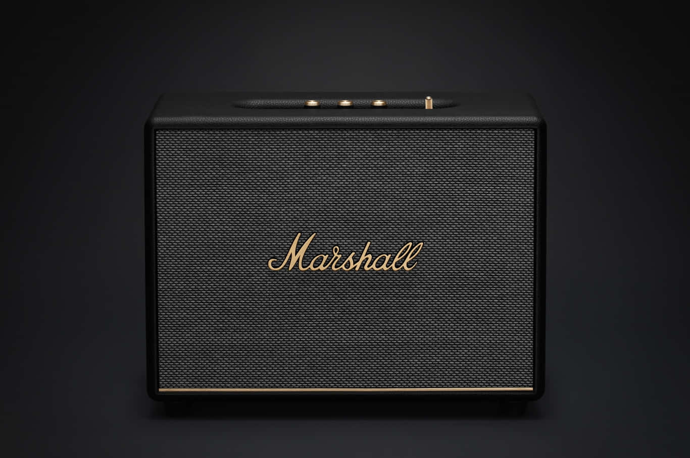黑色Marshall揚聲器，帶金色點綴，置於深色背景上