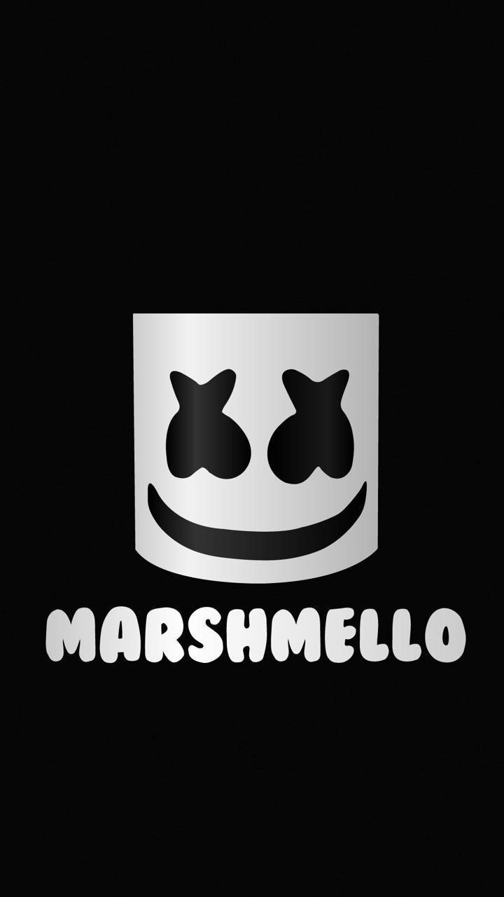 Marshmallow DJ 經典面具 壁紙 — 極簡黑色背景上有一個銀色棉花糖頭盔，帶有黑色眼睛和微笑，下方有MARSHMELLO字樣。