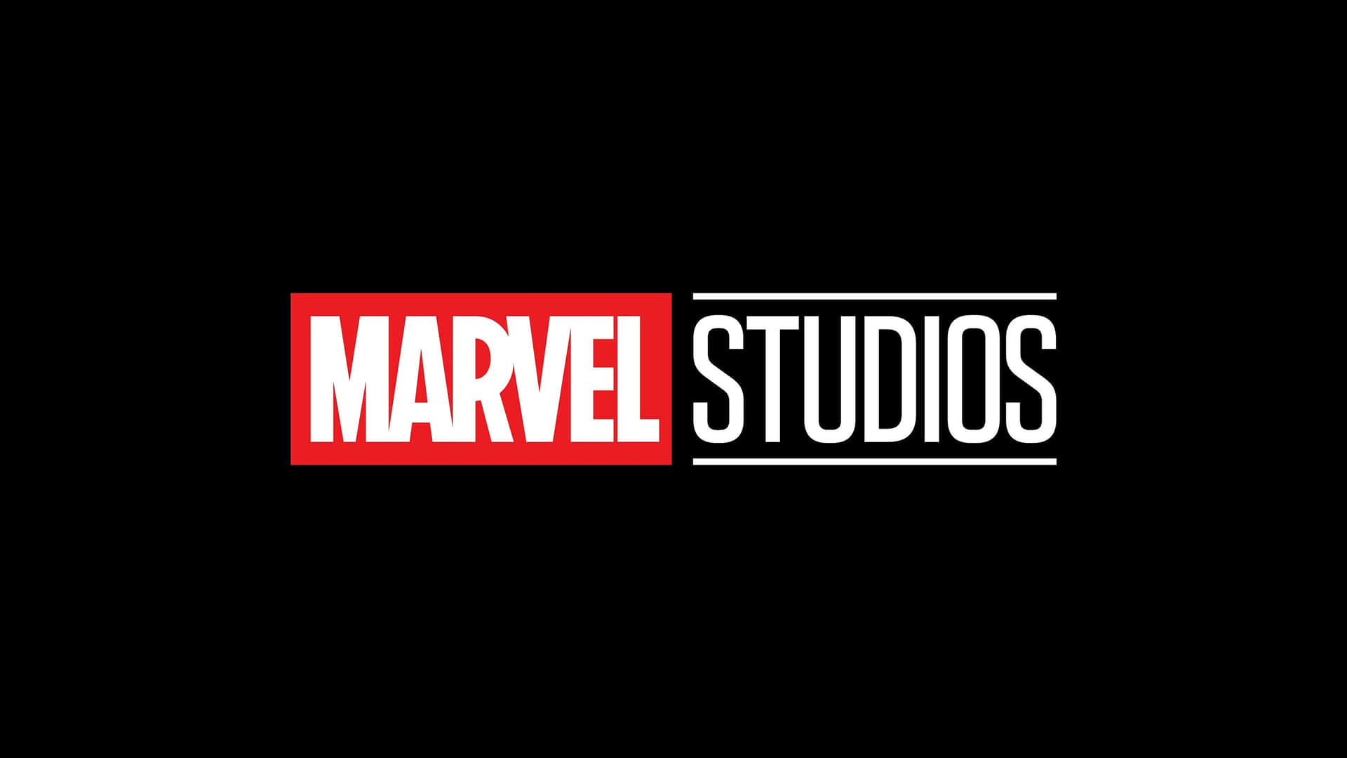 慶祝漫威的奇妙世界！ 壁紙 — Marvel Studios 標誌以粗體白色文字顯示在黑色背景上，'MARVEL' 後面有一個紅色矩形區塊。