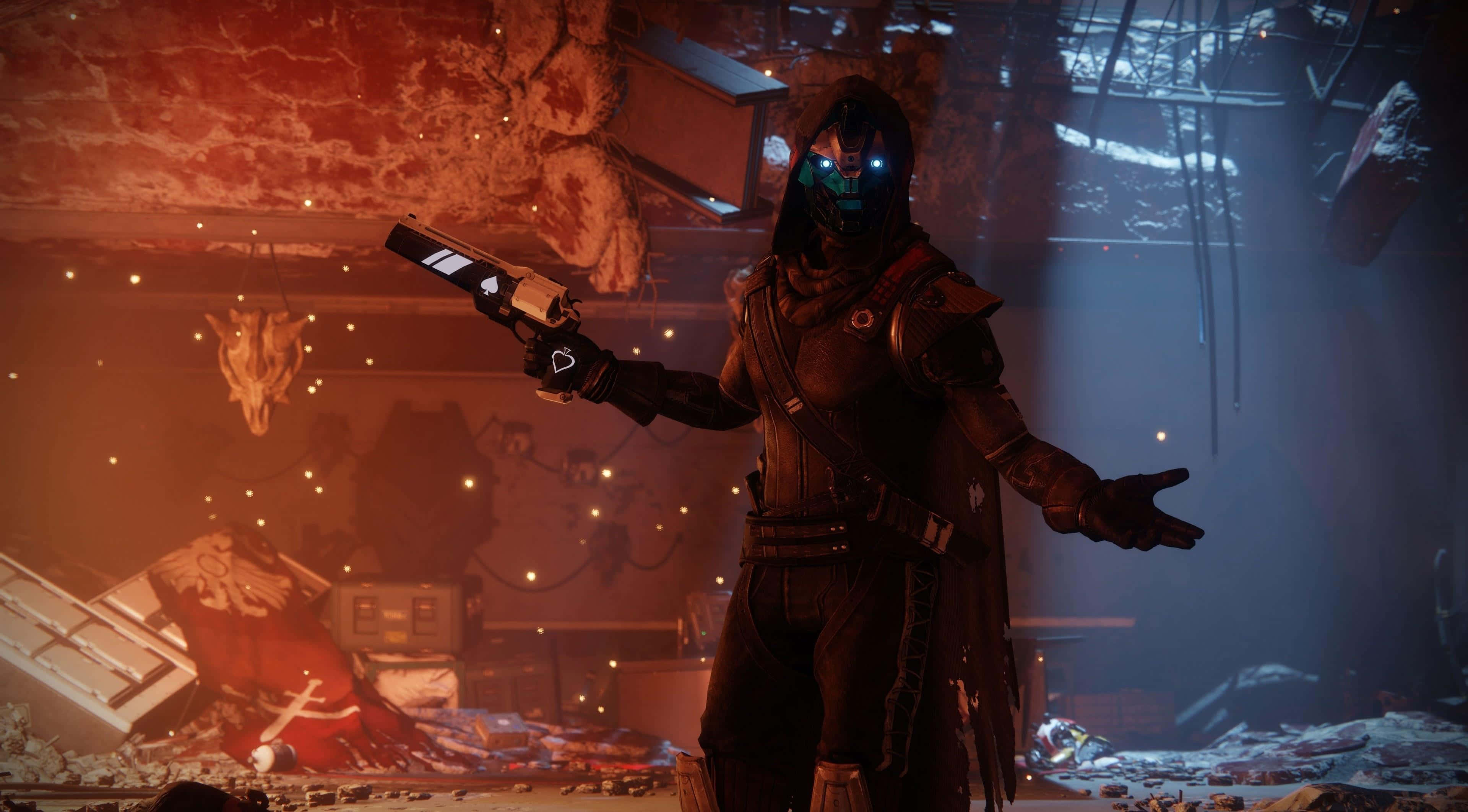 Cayde 6 桌布 壁紙 — 一名戴面具的戰士身穿暗色盔甲，在一個毀壞、佈滿碎片的房間中手持發光手槍，房間內懸掛著頭骨，環境光線溫暖。