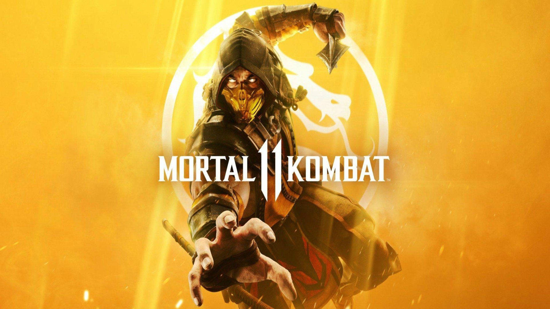 Scorpion 回歸 Mortal Kombat 11，再掀戰火 壁紙 — 一個戴著面具、身穿暗色盔甲的戰士，雙眼發光，在閃耀的金色背景前向前衝刺，背景上有Mortal Kombat標誌。