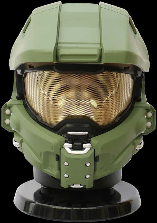 Master Chief頭盔特寫 壁紙 — 一個詳細的橄欖綠色Halo Master Chief頭盔，帶金色面罩，展示在黑色底座上，背景為深色。