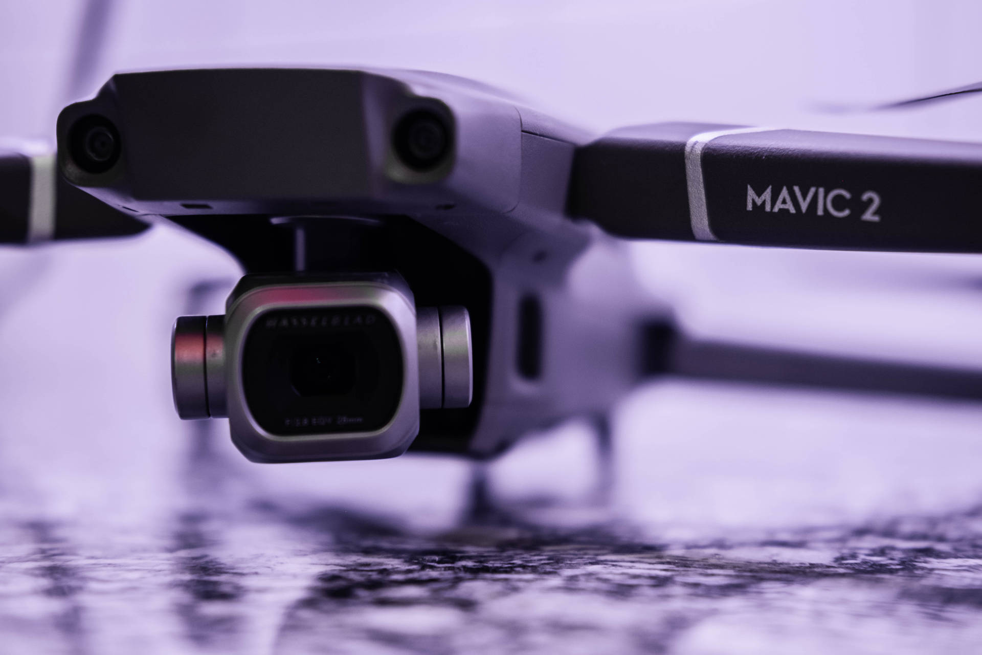 DJI Mavic 2 無人機相機在紋理表面上的特寫。