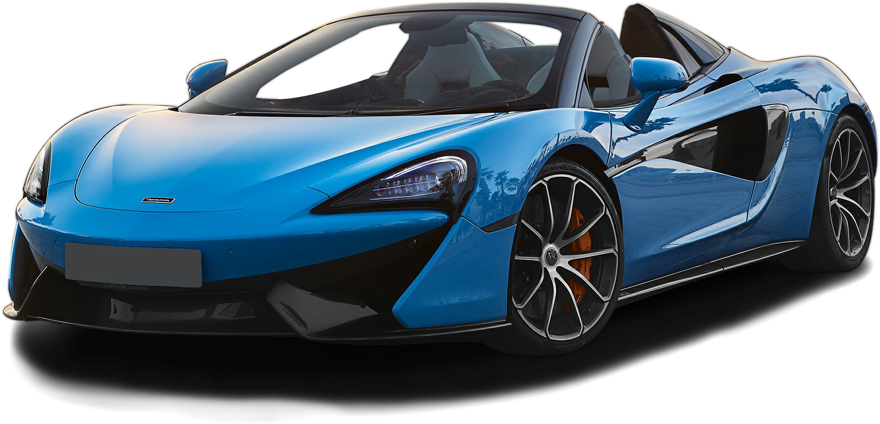 藍色McLaren運動跑車獨立展示 壁紙 — 一輛時尚的藍色McLaren跑車，帶有黑色飾邊和橙色制動卡鉗，在純黑色背景下脫穎而出。