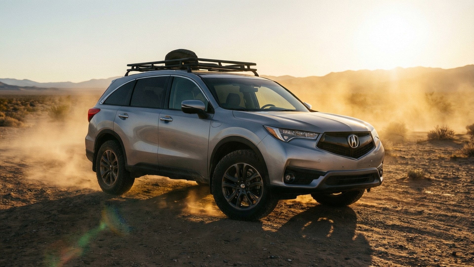 銀色Acura SUV在日落時分駛過沙漠，灰塵飛揚