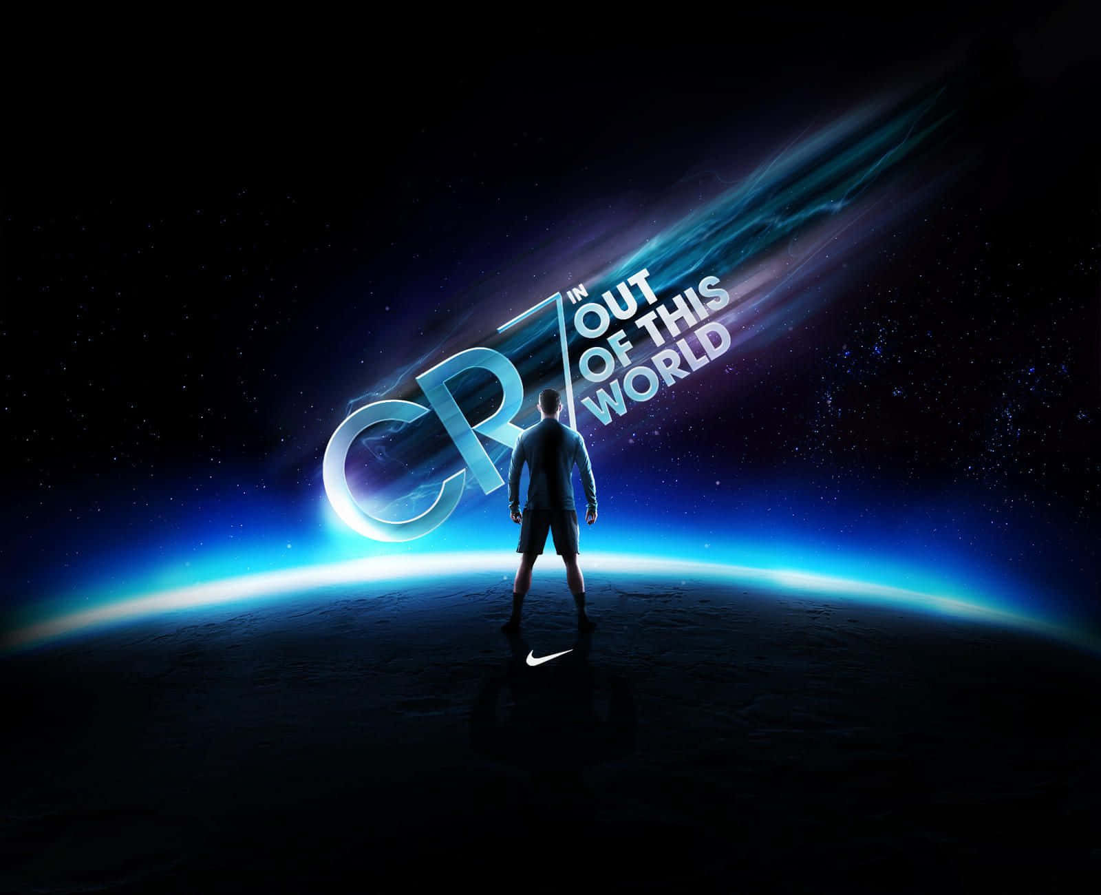 運動員站在星球上，在太空中發光的「CR7 OUT OF THIS WORLD」標誌下。