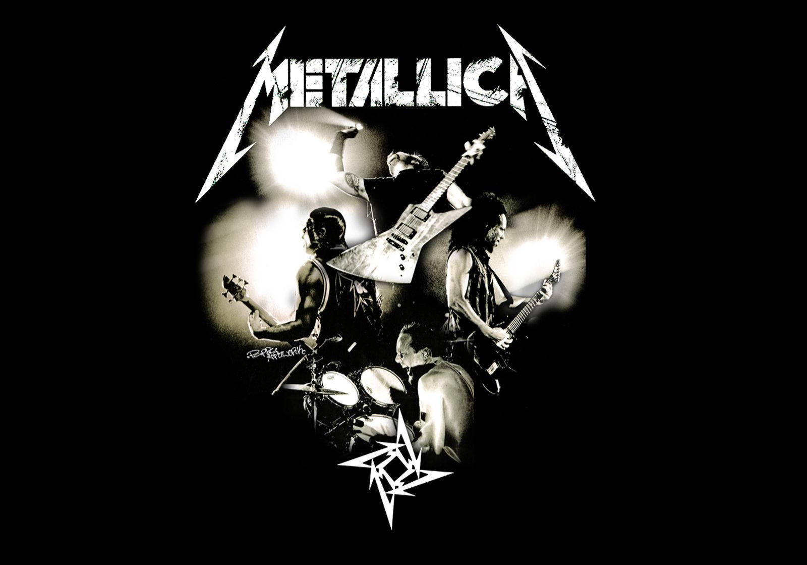 Metallica 樂隊在舞台上表演，帶有標誌和星星符號