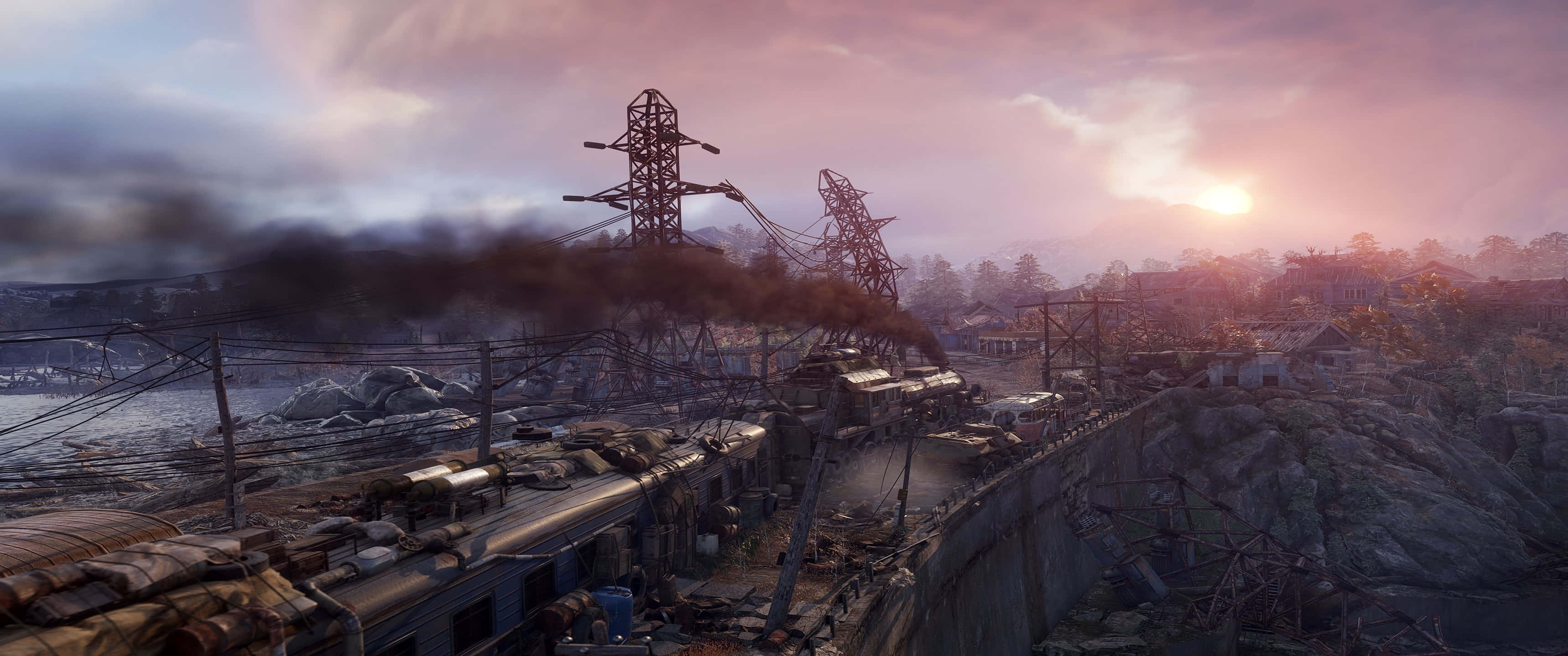 《Metro Exodus》日落場景數位圖 3440x1440p 壁紙 — 一列廢棄的火車停在一條斷裂的軌道上，周圍是日落時分煙霧升起的廢墟工業景觀。