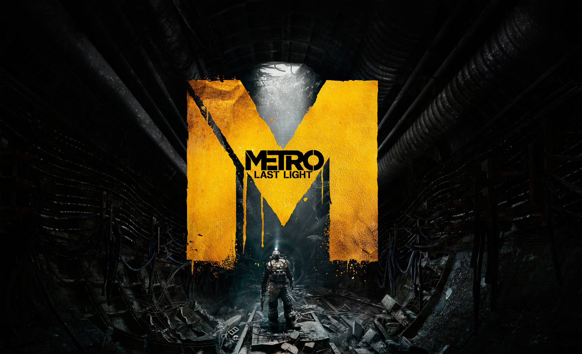 在發光黃色Metro Last Light標誌下的廢棄地鐵隧道中的士兵。