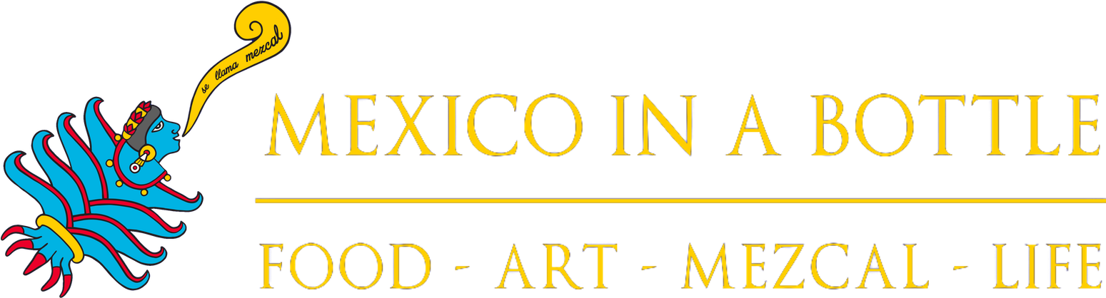 Mexicoina瓶裝活動標誌 壁紙 — 鮮豔的藍色和紅色風格化墨西哥人物，頭戴羽毛頭飾，金色文字寫著 Mexico in a Bottle，背景為黑色。