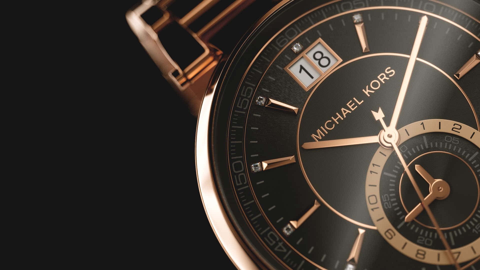 以 Michael Kors 手錶、手袋與配件展現優雅時尚 壁紙 — 近距離拍攝一款奢華Michael Kors手錶，帶有玫瑰金點綴和黑色錶盤，背景為深色。