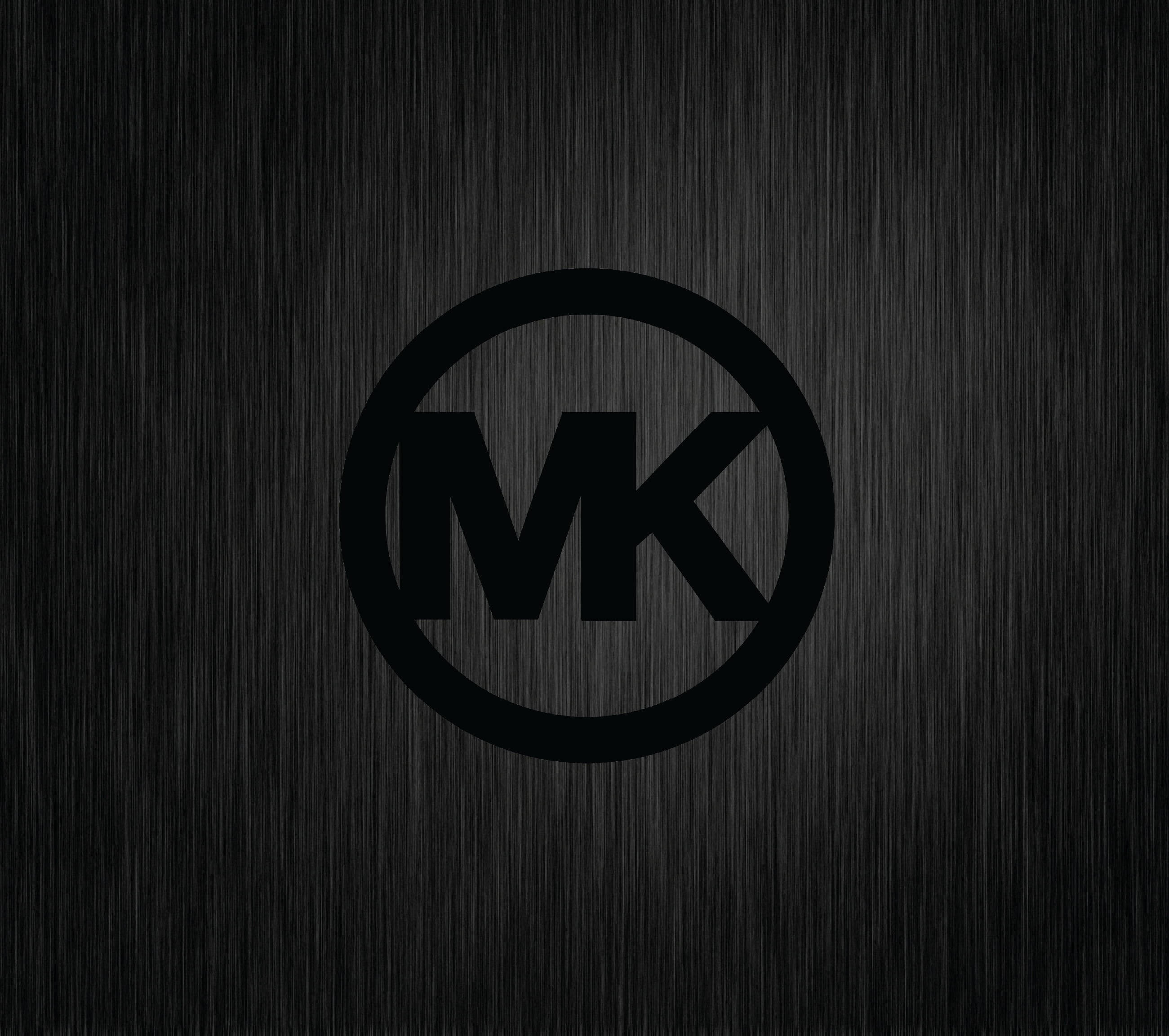 Michael Kors 單色 MK 初始標誌 壁紙 — 粗體黑色MK標誌在圓圈內，居中於拉絲金屬紋理背景上。