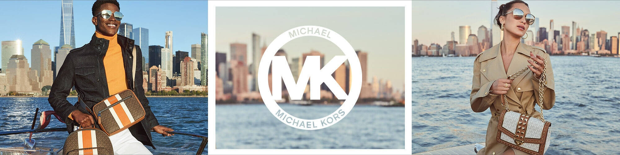 Michael Kors 風景海報設計 壁紙 — 兩位戴著太陽眼鏡的模特兒在船上擺姿勢，背景是模糊的城市天際線，展示Michael Kors手袋。