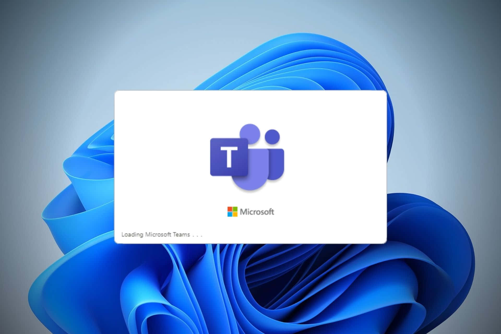 以 Microsoft Teams 最大化團隊生產力 壁紙 — Microsoft Teams 載入畫面，以動態藍色抽象波浪背景為中心。