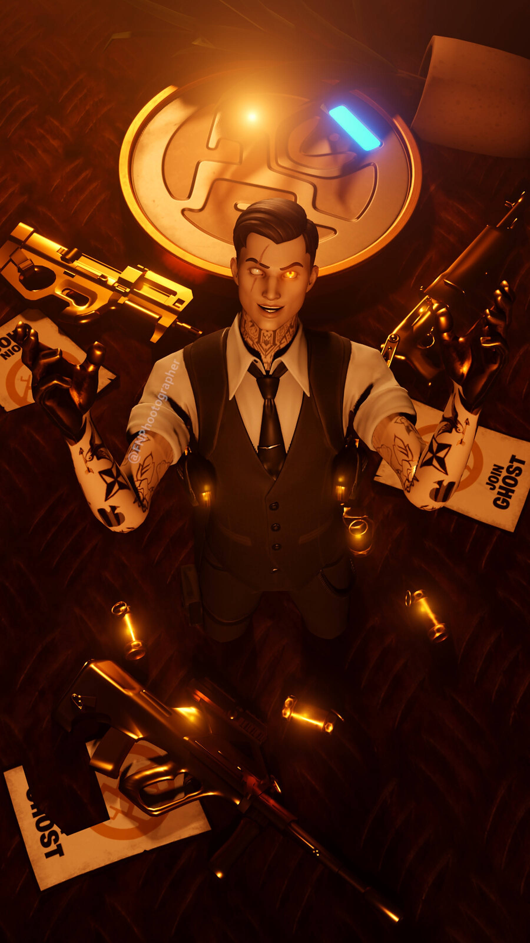 Midas《Fortnite》金色房間 壁紙 — 一個風格化的動畫男子，擁有發光的眼睛和紋身，站在金屬地板上，被槍支和發光的藍色燈光包圍。
