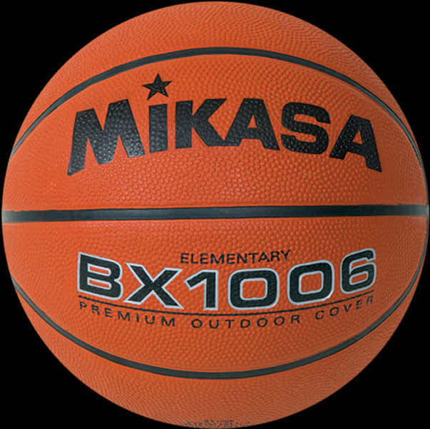 Mikasa 小學籃球 B X1006 壁紙 — 橙色Mikasa BX1006籃球的特寫，帶有黑色文字和接縫，背景為黑色。