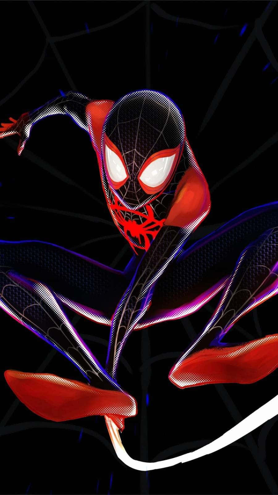漫威 Miles Morales iPhone 壁紙：經典黑紅戰衣 壁紙 — 蜘蛛俠身穿黑色和紅色戰衣，在帶有發光點綴的黑暗蛛網背景前動態蹲伏。
