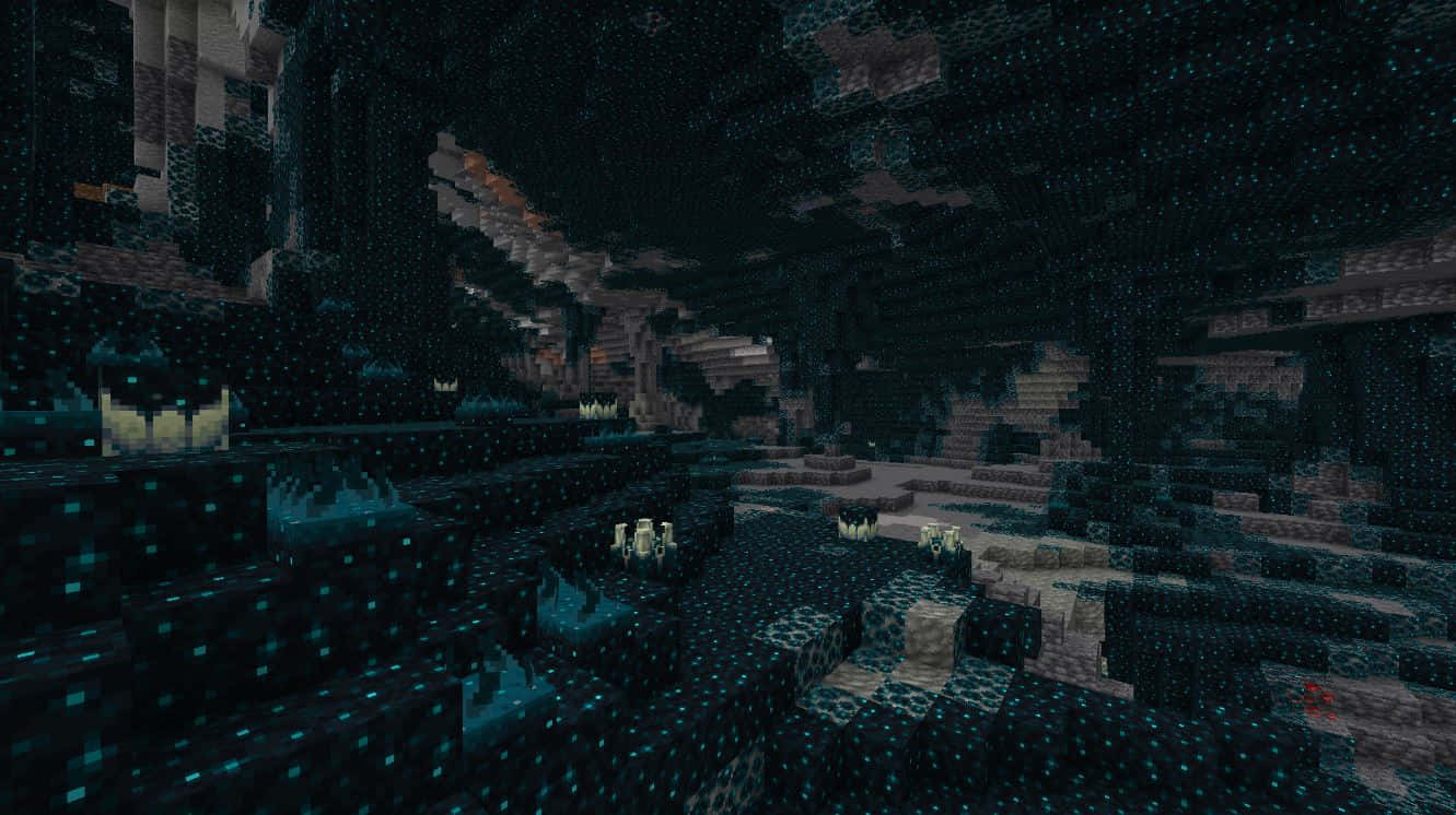 令人著迷的Minecraft像素藝術創作 壁紙 — 一個黑暗的Minecraft洞穴，帶有發光的藍色方塊和遠處的火把照亮方塊狀的鐘乳石和石筍。