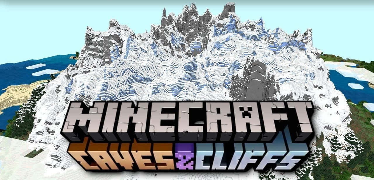 Minecraft Bedrock Edition 桌布 壁紙 — Minecraft Caves & Cliffs 標誌顯示在一個有海洋和森林的方塊狀雪山景觀上。