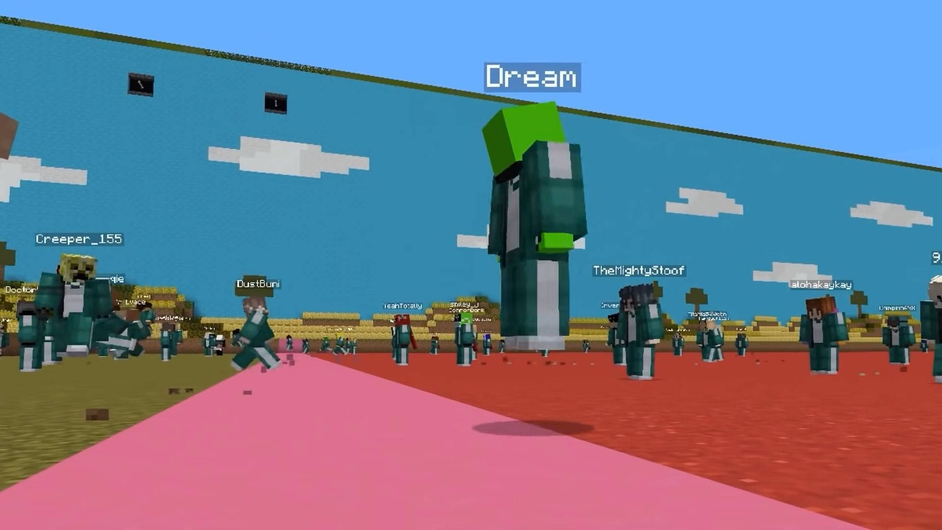 Minecraft Dream 模仿魷魚遊戲場景 壁紙 — 一個Minecraft風格嘅像素場景，有綠色制服嘅角色企喺粉紅色跑道上面，藍天白雲。