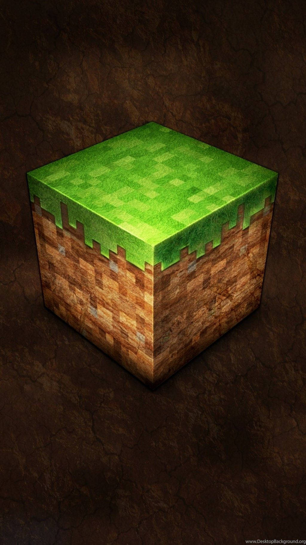 Minecraft 電腦桌面：綠色方塊 壁紙 — 一個來自Minecraft的像素化草地塊，居中放置在裂開的棕色泥土背景上。