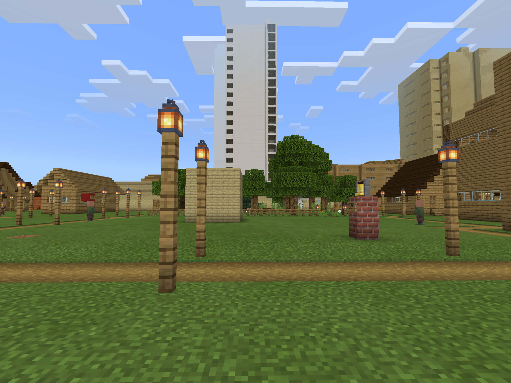 Minecraft City 桌布 壁紙 — Minecraft 城市景觀，像素化的草地路燈在藍天白雲下溫暖地發光。