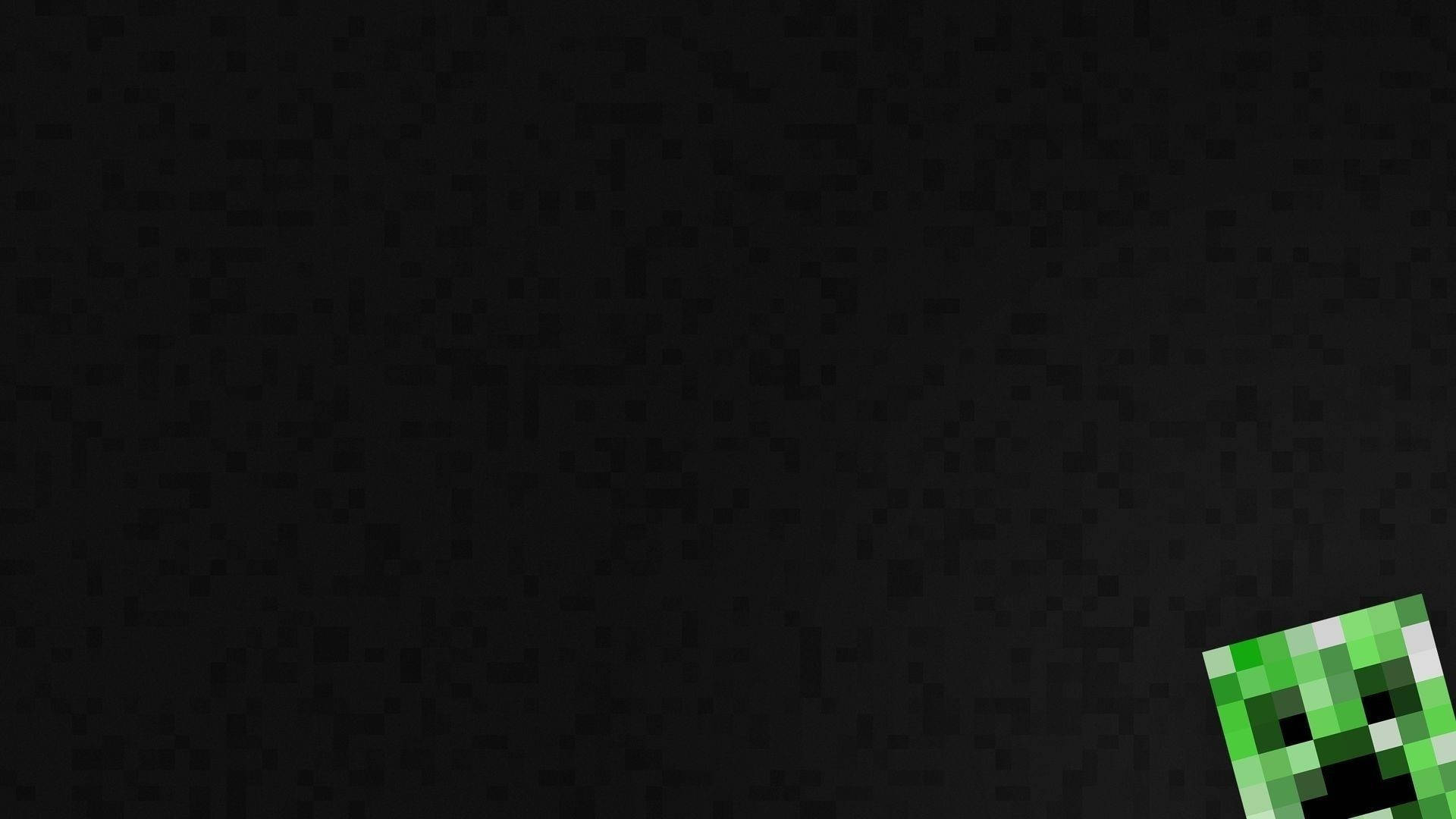 Minecraft 中綠色像素化爬行者頭部從右下角在深色背景上窺視。