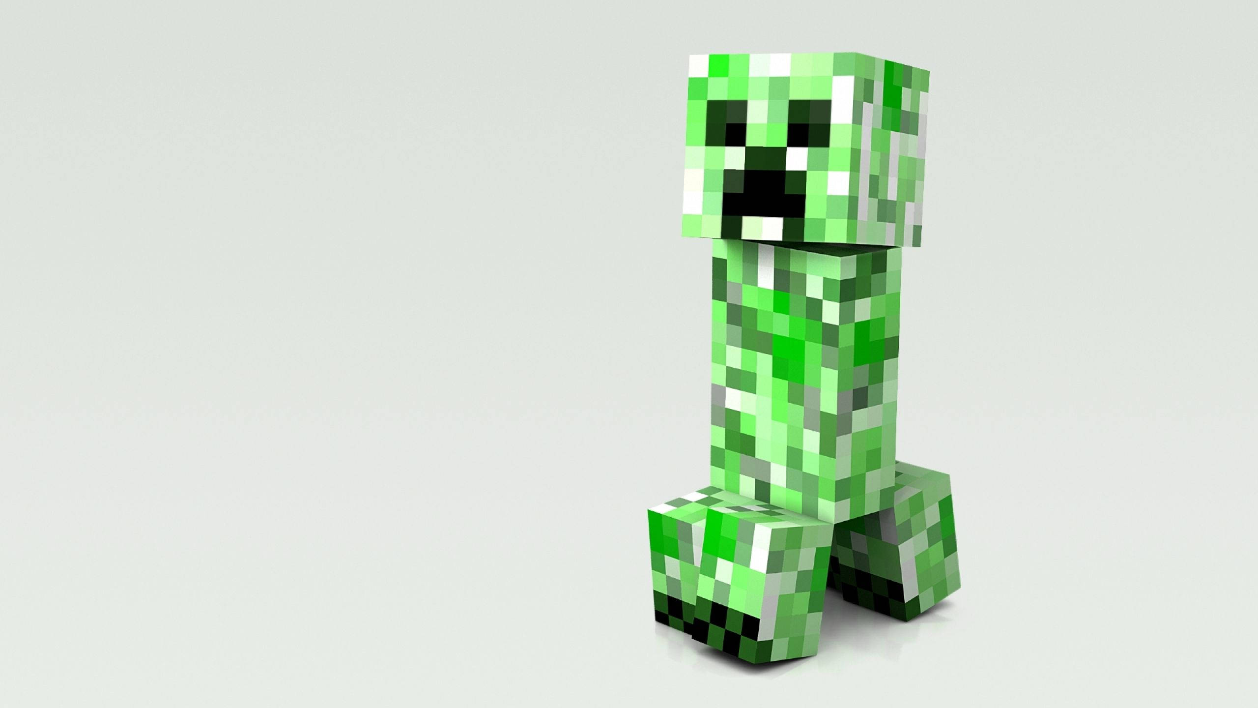 Minecraft苦力怕怪物 壁紙 — 一個來自Minecraft的像素化綠色爬行者站在純淺灰色背景前。